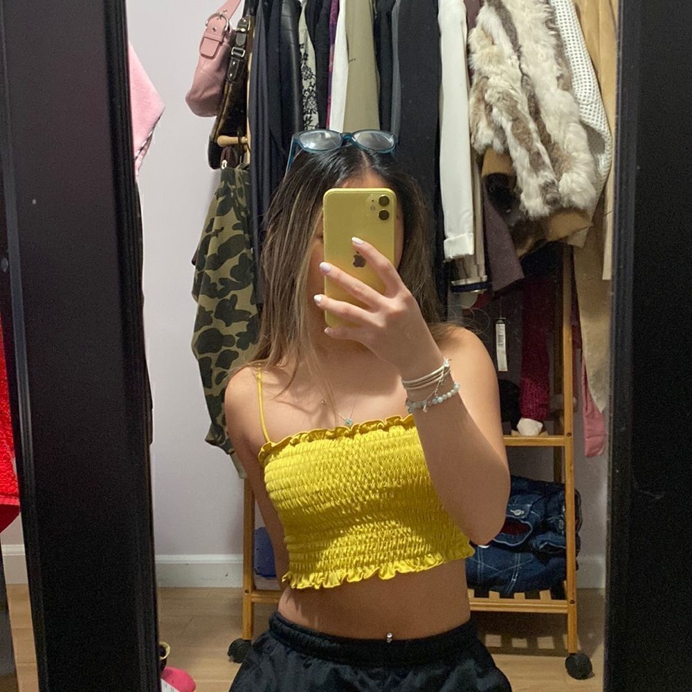 forever 21 yellow crop top size small‎